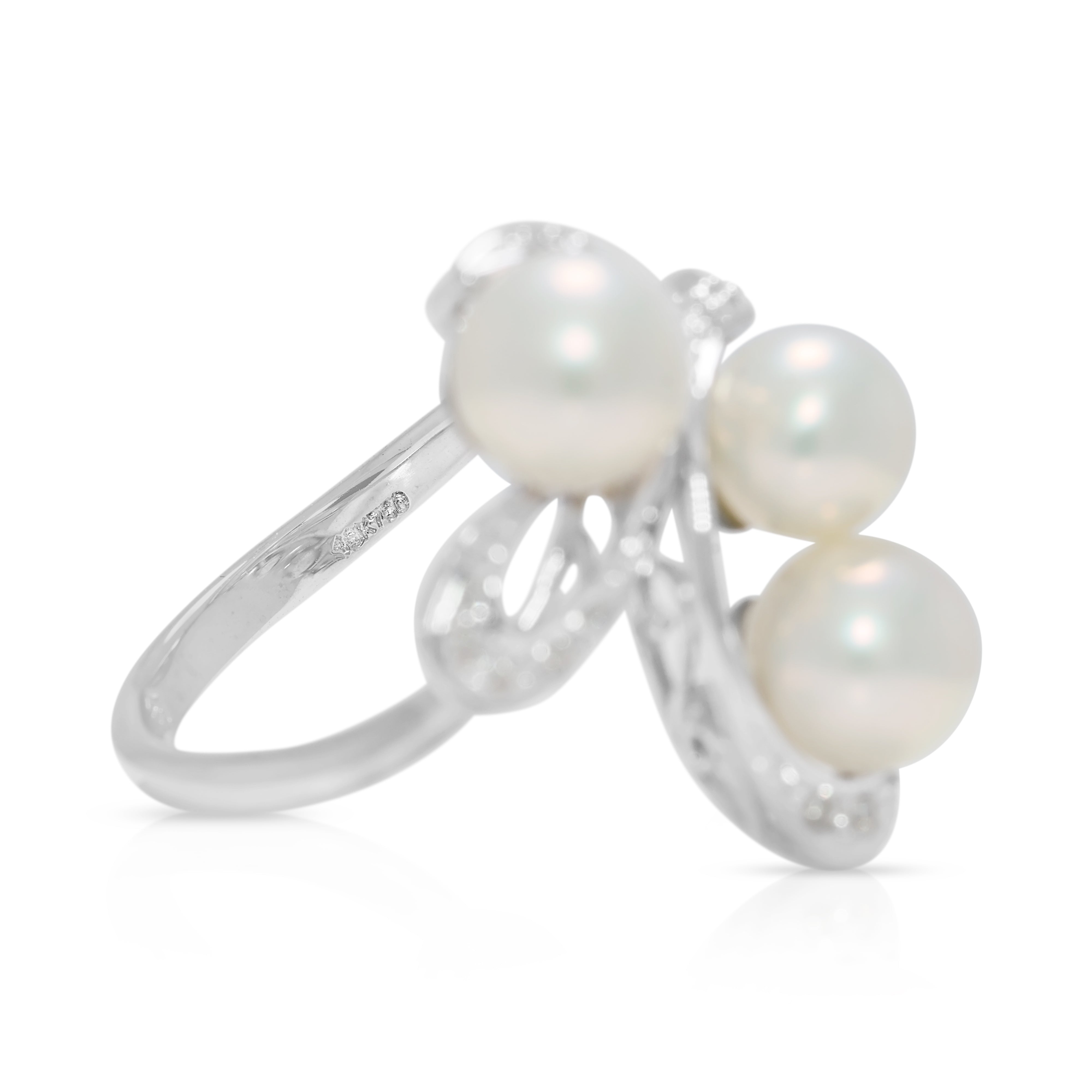 Graceful 0.05ct Natural Diamond & Akoya Pearl 18K White Gold Ring