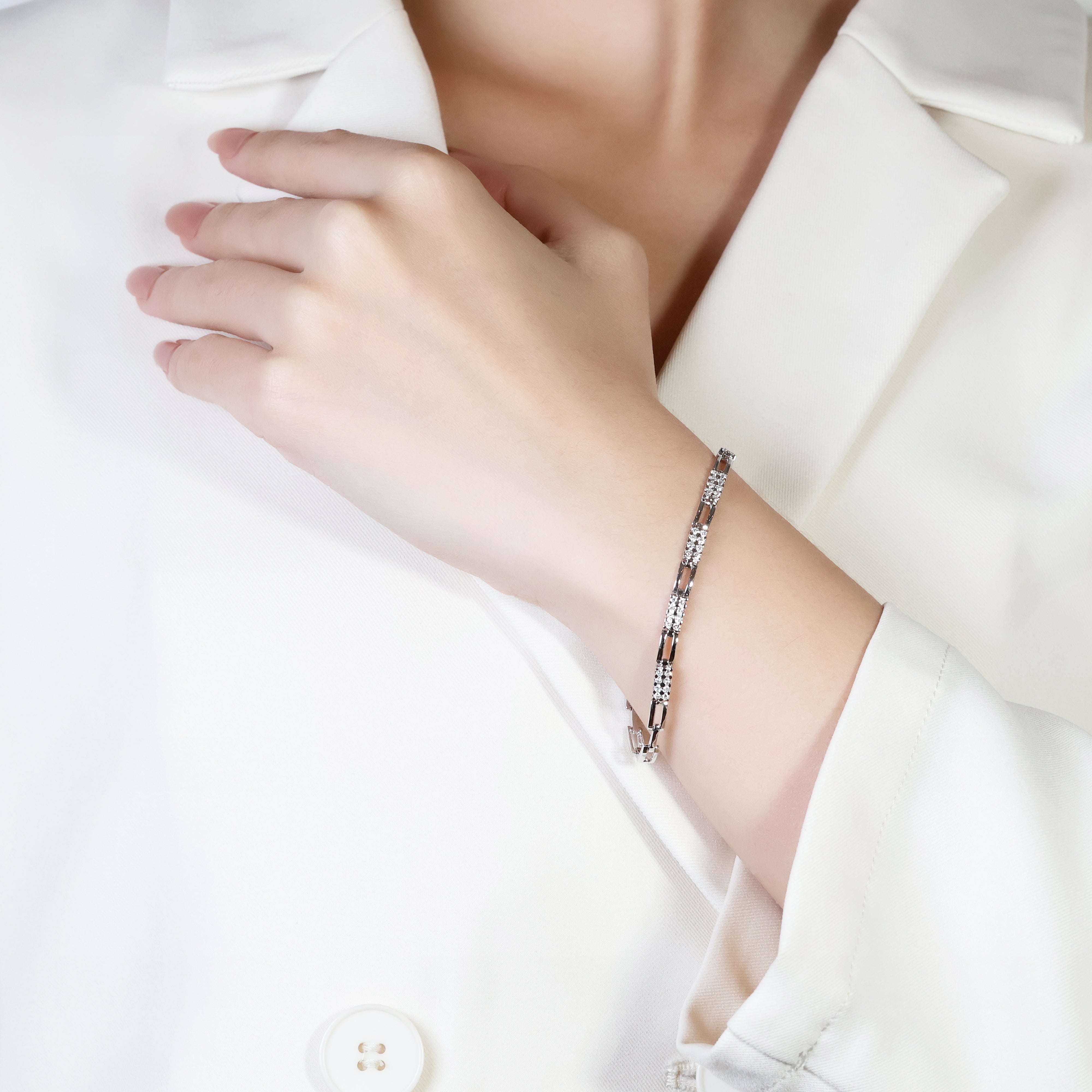 Alluring 0.80ct Natural Diamond Bracelet in 18K White Gold