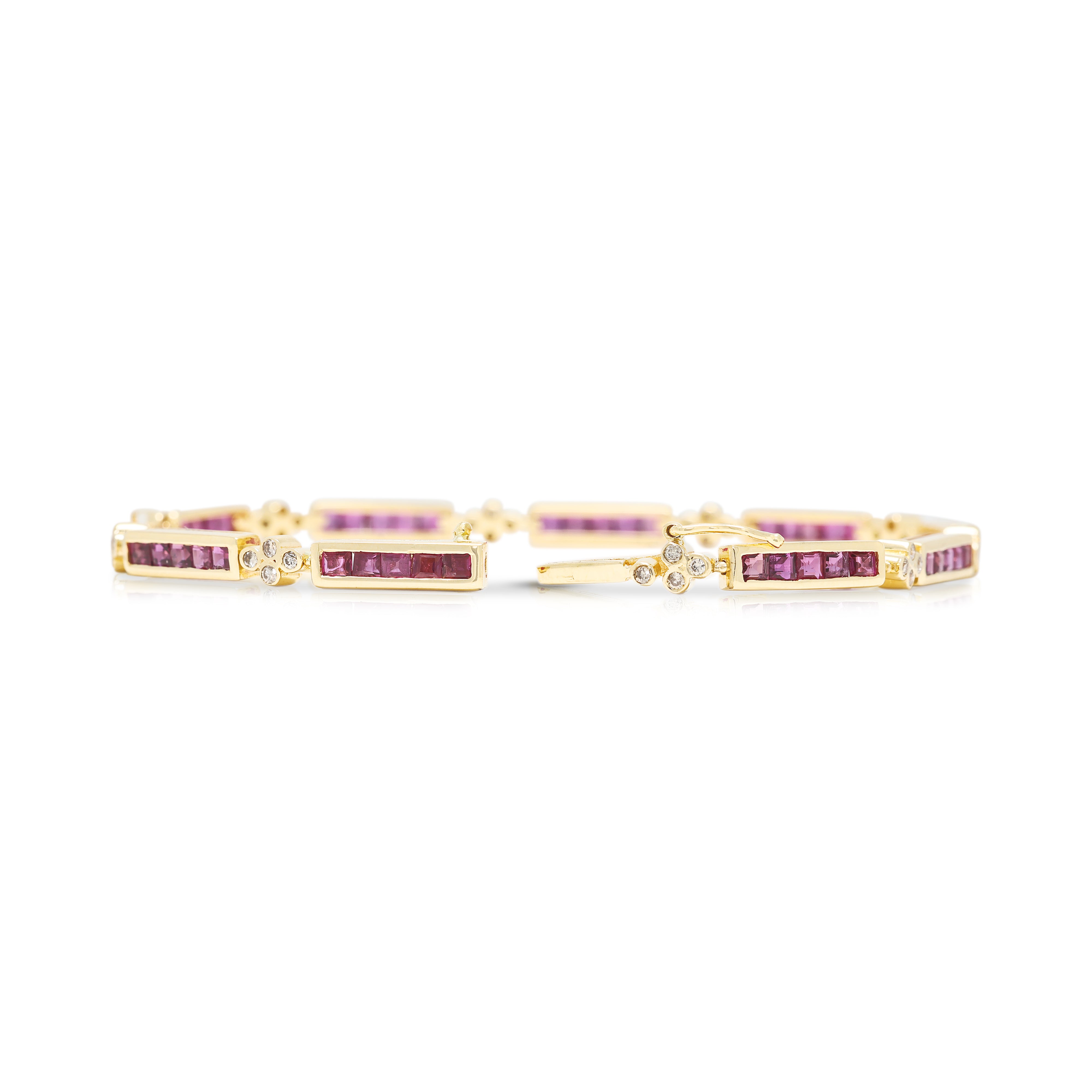 Elegant 1.00ct Ruby and 0.20ct Natural Diamond Alternating Link Bracelet in 18K Yellow Gold