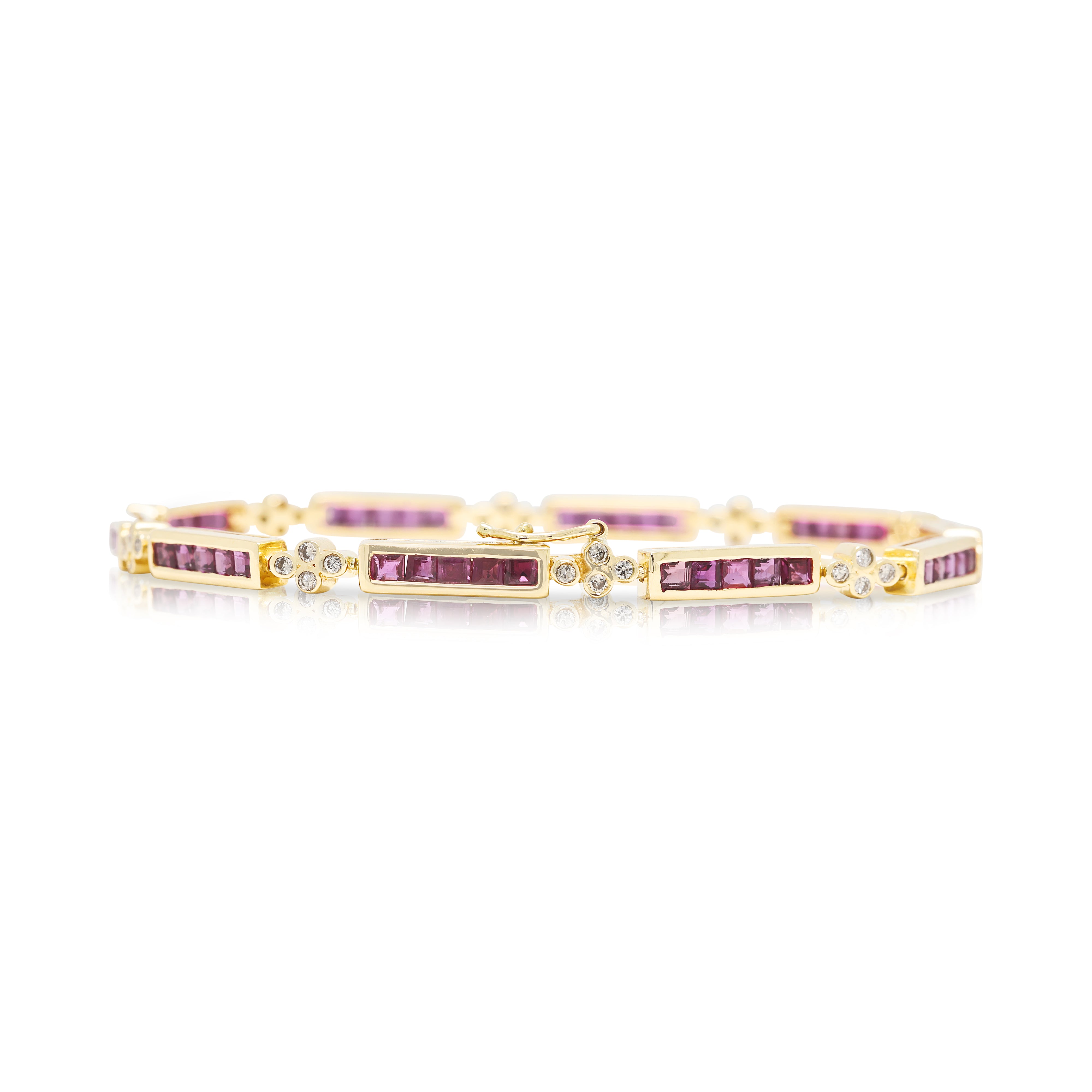 Elegant 1.00ct Ruby and 0.20ct Natural Diamond Alternating Link Bracelet in 18K Yellow Gold