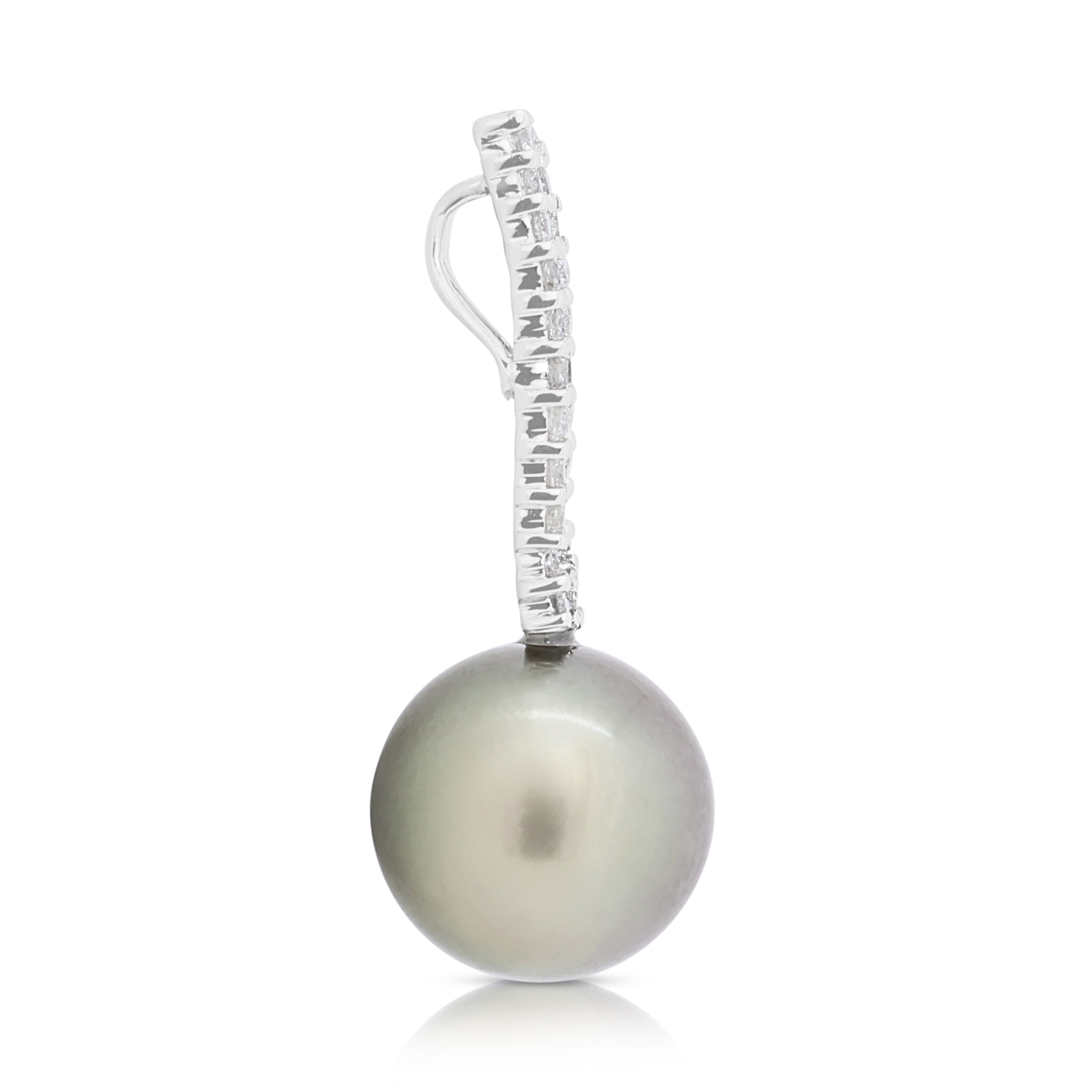 Exquisite 18K White Gold Pendant with South Sea Pearl and 0.36ct Natural Diamonds