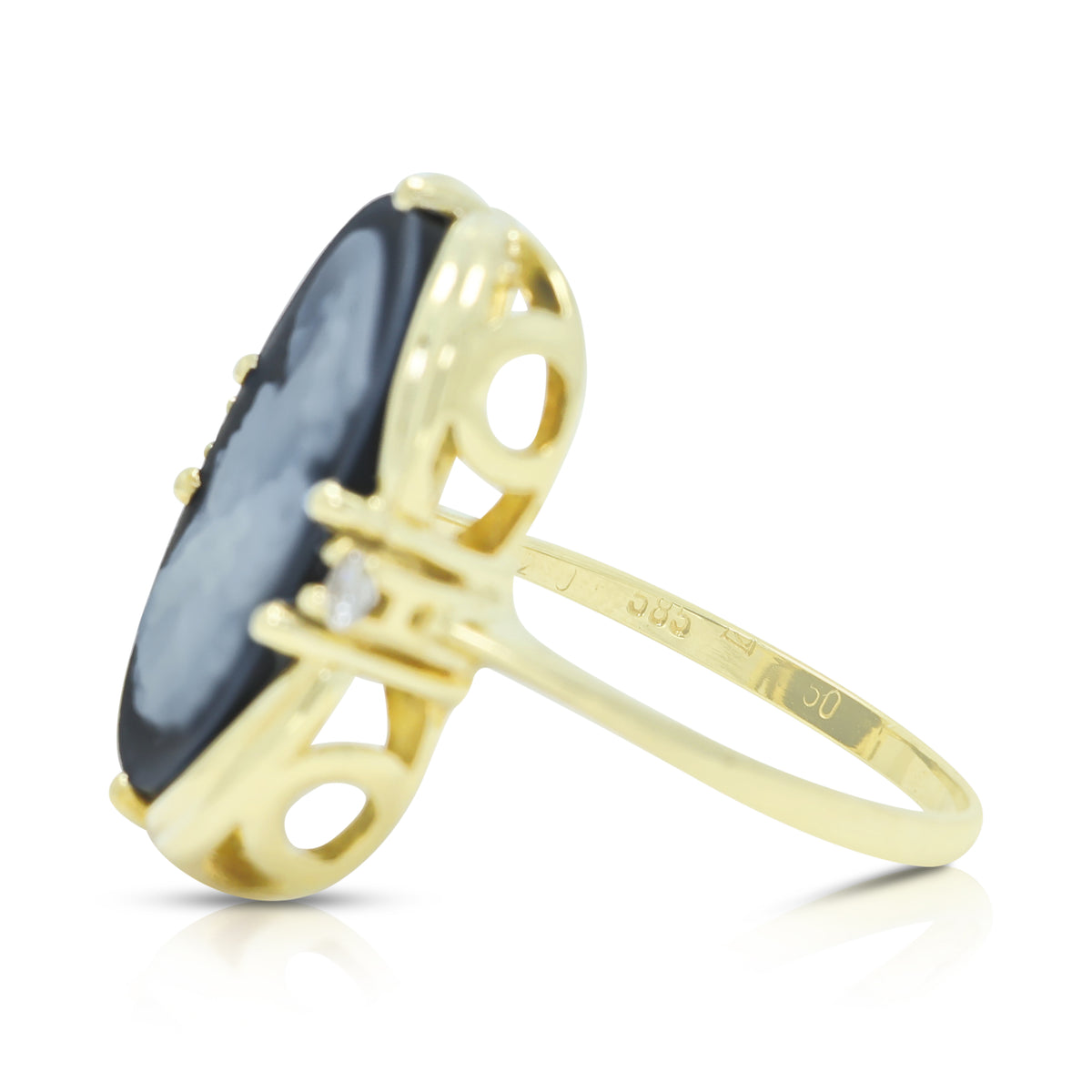 Enchanting Carved Blue Agate Cameo and 0.06ct Natural Diamond Ring in 14K Yellow Gold