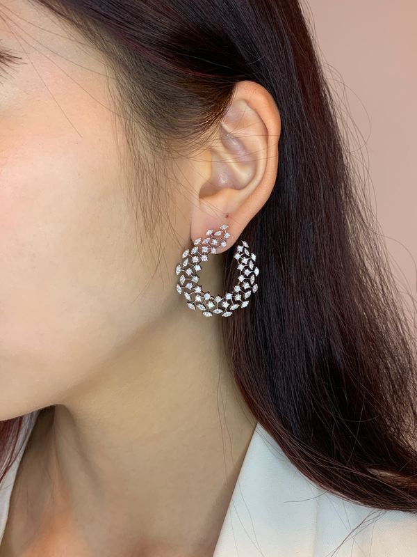 Glamorous 3.43ct Diamonds Earrings in 18k White Gold - IGI Certified