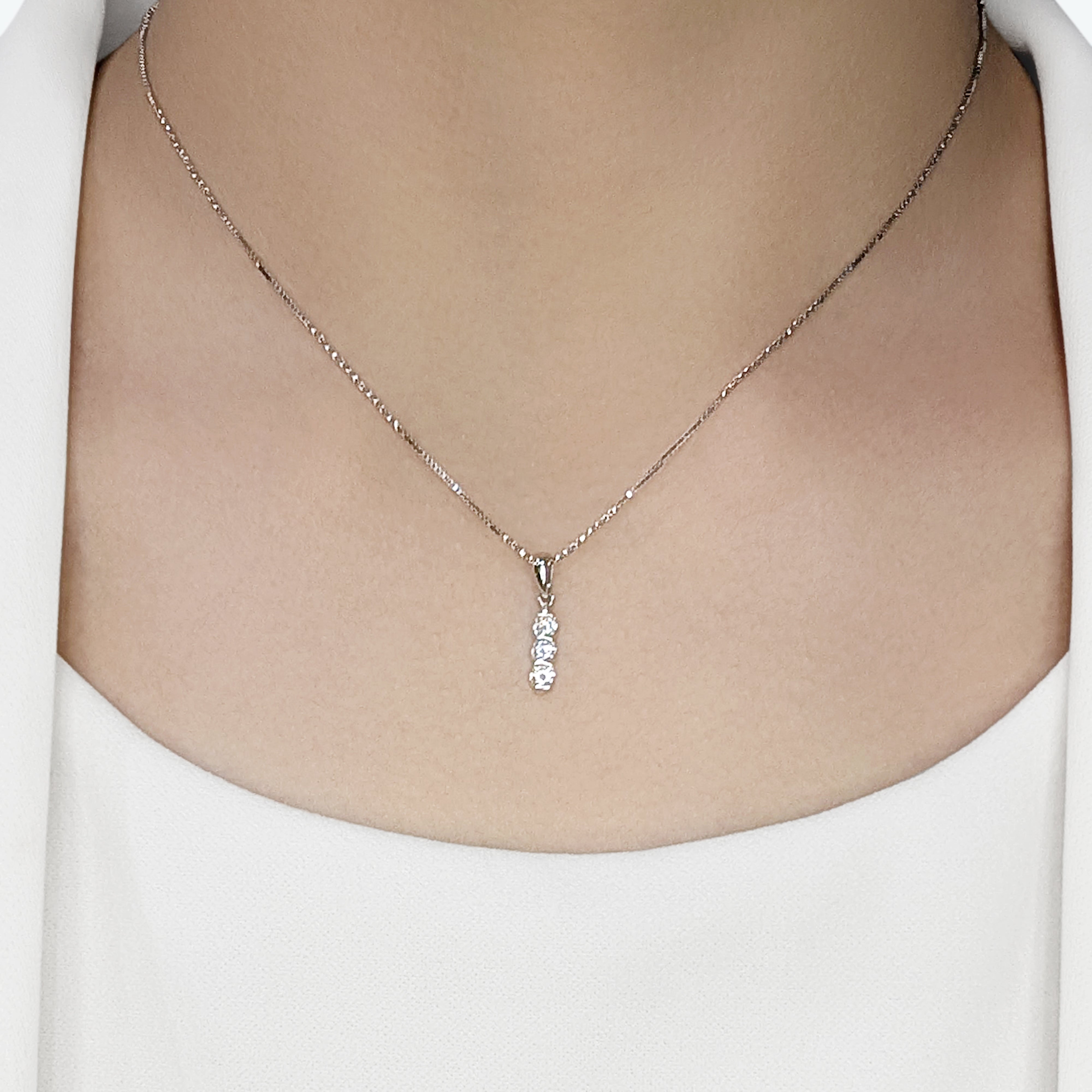 Dazzling 0.2ct Natural Diamonds Necklace in 18K White Gold