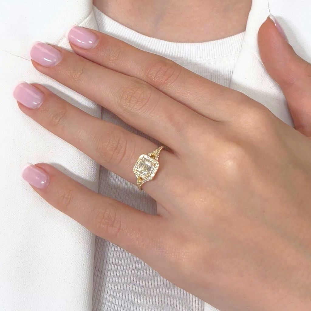 Brilliant 1.34ct Diamonds Halo Ring in 18k Yellow Gold - IGI Certified