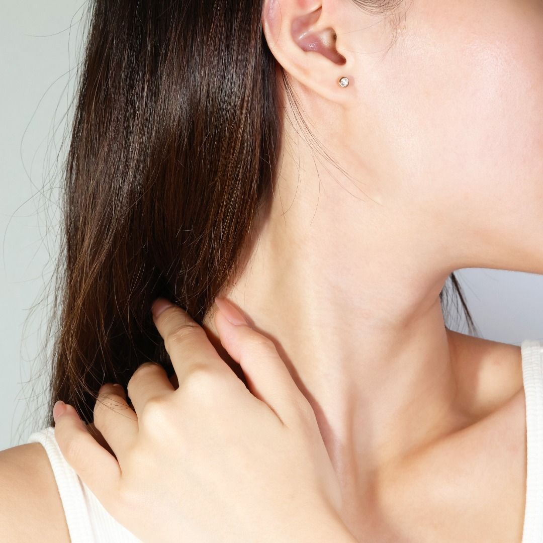 Beautiful 0.07ct Natural Diamond Stud Earrings in 18K Yellow Gold