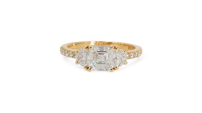 Beautiful 1.5 carat Square Step Diamond Ring - IGI Certificate
