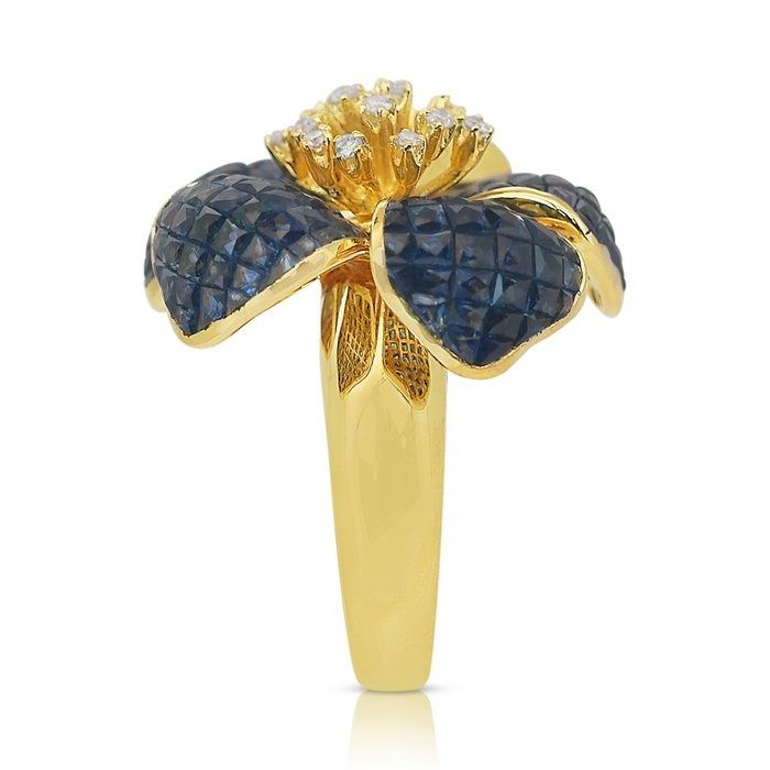 Beautiful 4.20ct Sapphires and Diamonds Cocktail Ring in 14k Yellow Gold - IGI Certified