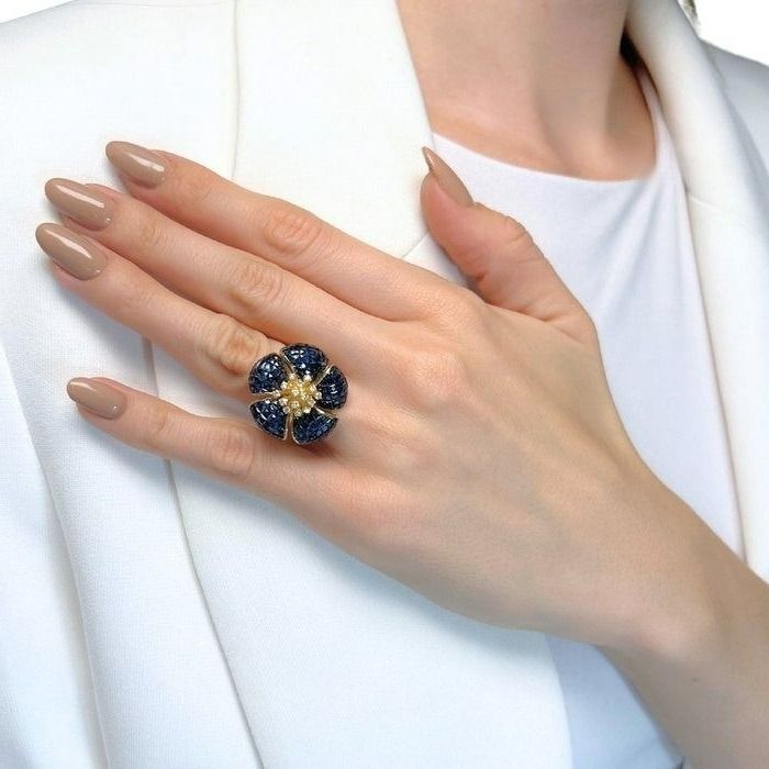 Beautiful 4.20ct Sapphires and Diamonds Cocktail Ring in 14k Yellow Gold - IGI Certified