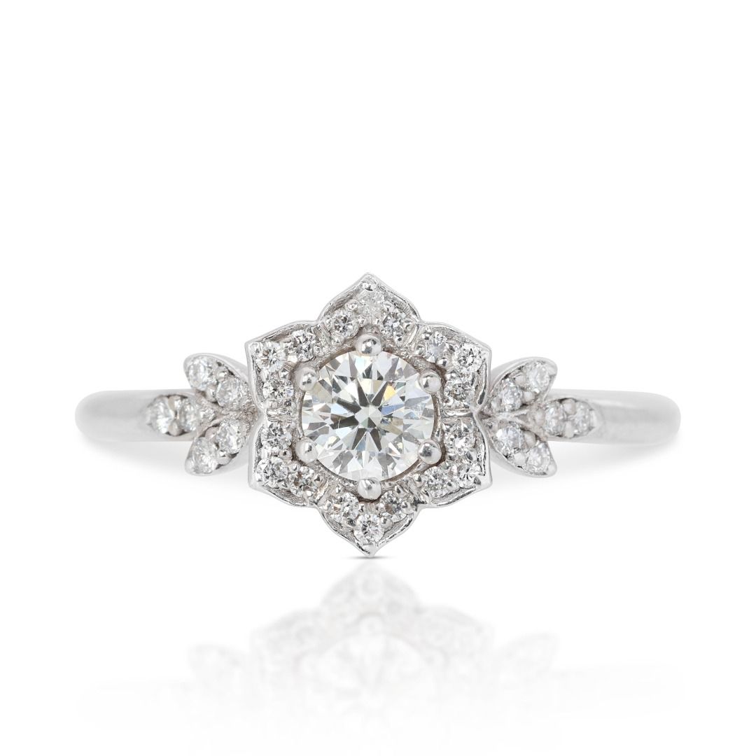 Beautiful Classic Halo Ring
