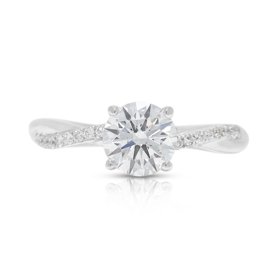 Brillanter 0,9-Karat-Labor-Diamant mit 0,10-Karat-Naturdiamant-Twist-Bandring in 18K Weißgold – IGI-zertifiziert