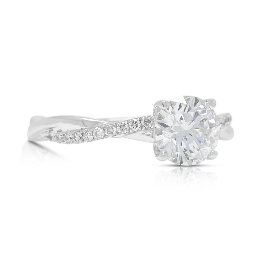 Brillanter 0,9-Karat-Labor-Diamant mit 0,10-Karat-Naturdiamant-Twist-Bandring in 18K Weißgold – IGI-zertifiziert