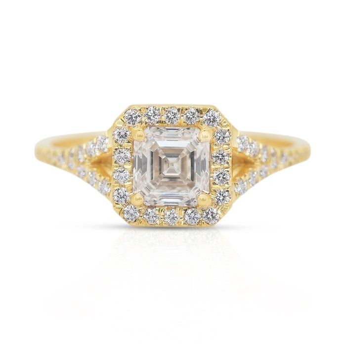 Brilliant 1.34ct Diamonds Halo Ring in 18k Yellow Gold - IGI Certified