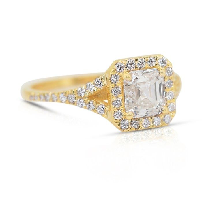 Brilliant 1.34ct Diamonds Halo Ring in 18k Yellow Gold - IGI Certified