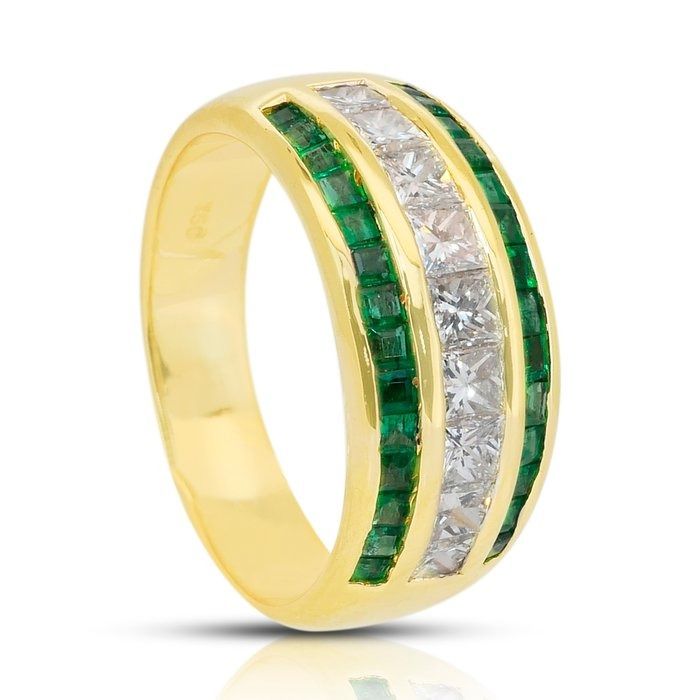 Captivating 1.35ct Emeralds and Diamonds Ring in 18k Yellow Gold - IGI Certified