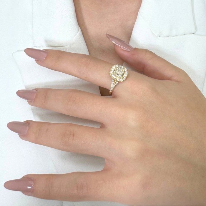 Captivating 1.51ct Diamonds Halo Ring in 18k Yellow Gold - IGI Certified