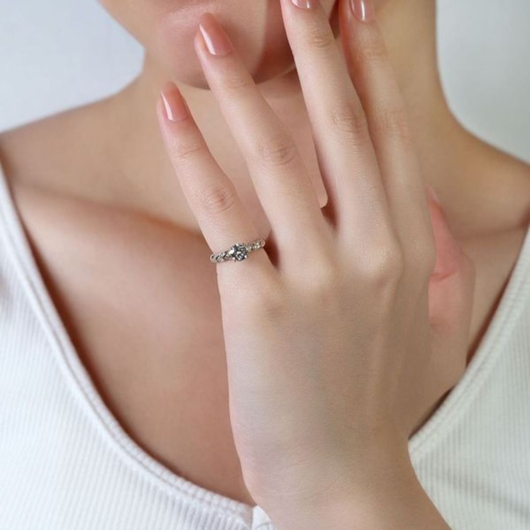 Captivating 18K Yellow Gold Diamond Ring with 0.78ct Round Brilliant Natural Diamond