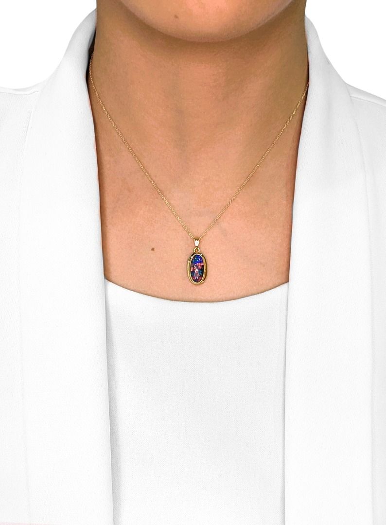 Captivating 1.97g Natural Opal and 18k Yellow Gold Oval Statement Pendant