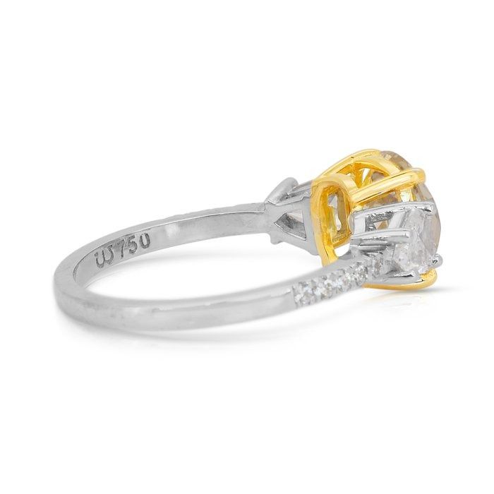 Captivating 3.26ct Diamonds 3-Stone Ring in 18k White & Yellow Gold