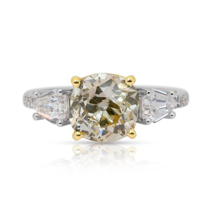 Captivating 3.26ct Diamonds 3-Stone Ring in 18k White & Yellow Gold