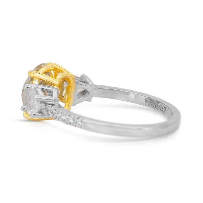 Captivating 3.26ct Diamonds 3-Stone Ring in 18k White & Yellow Gold