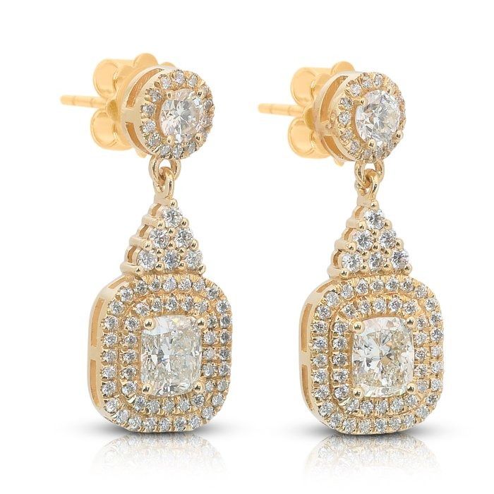 Captivating 3.28ct Diamonds Drop Earrings in 18k Yellow Gold - IGI Certified