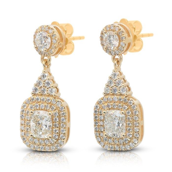 Captivating 3.28ct Diamonds Drop Earrings in 18k Yellow Gold - IGI Certified