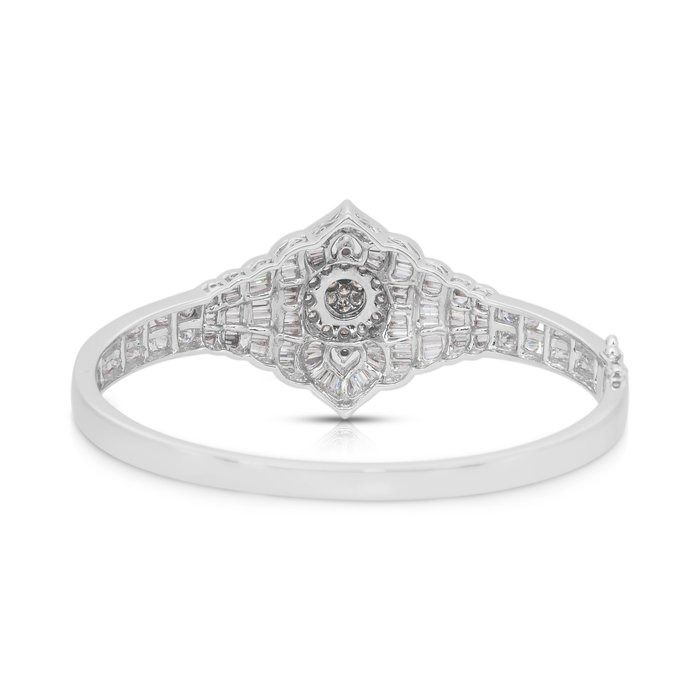 Captivating 5.12ct Diamonds Bangle in 18k White Gold - IGI Certified