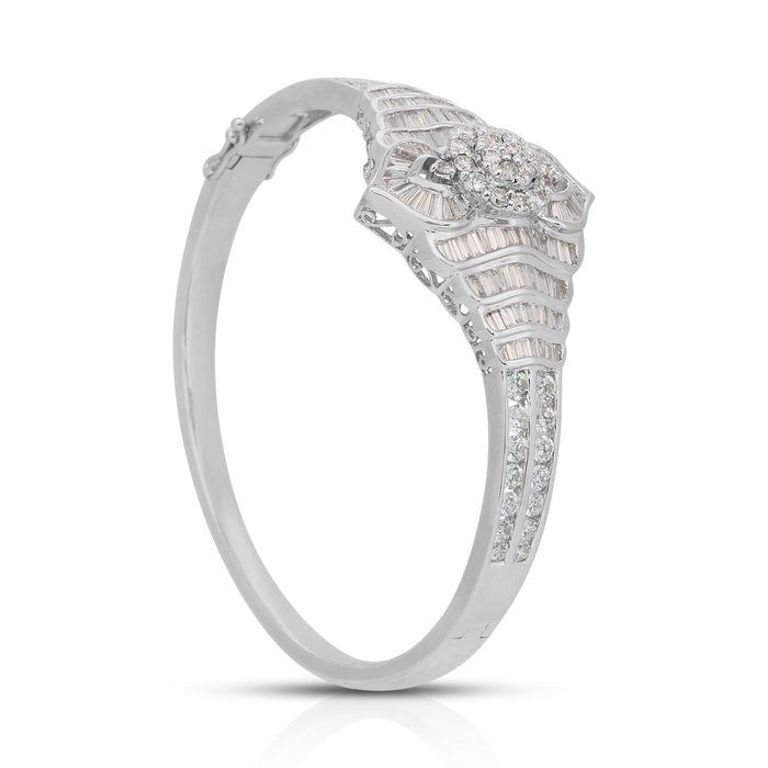 Captivating 5.12ct Diamonds Bangle in 18k White Gold - IGI Certified