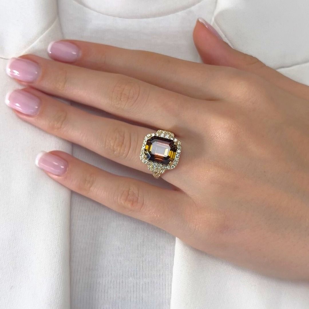 Captivating 8.88ct Tourmaline and Diamonds Cocktail Ring in 18k Yellow Gold - GIA Certified