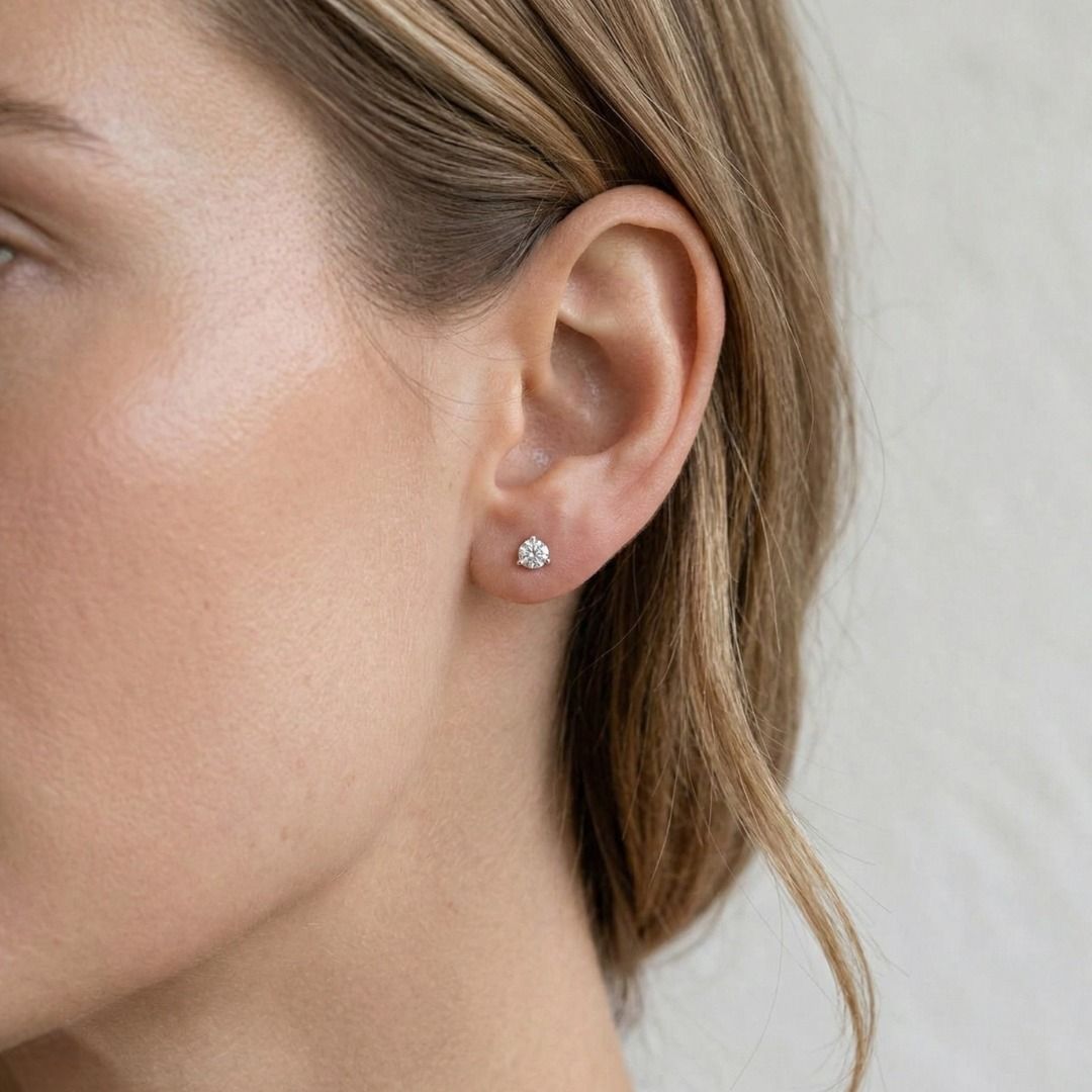Klassische 0,86 Karat Ohrstecker mit Naturdiamanten in 18K Weißgold