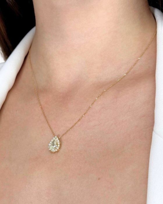 Dazzling 1.10ct Diamonds Necklace with Halo Pendant in 18k Yellow Gold - IGI Certified