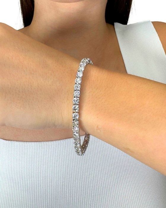 Dazzling 12.80ct Diamonds Tennis Bracelet in 18k White Gold - IGI Certified