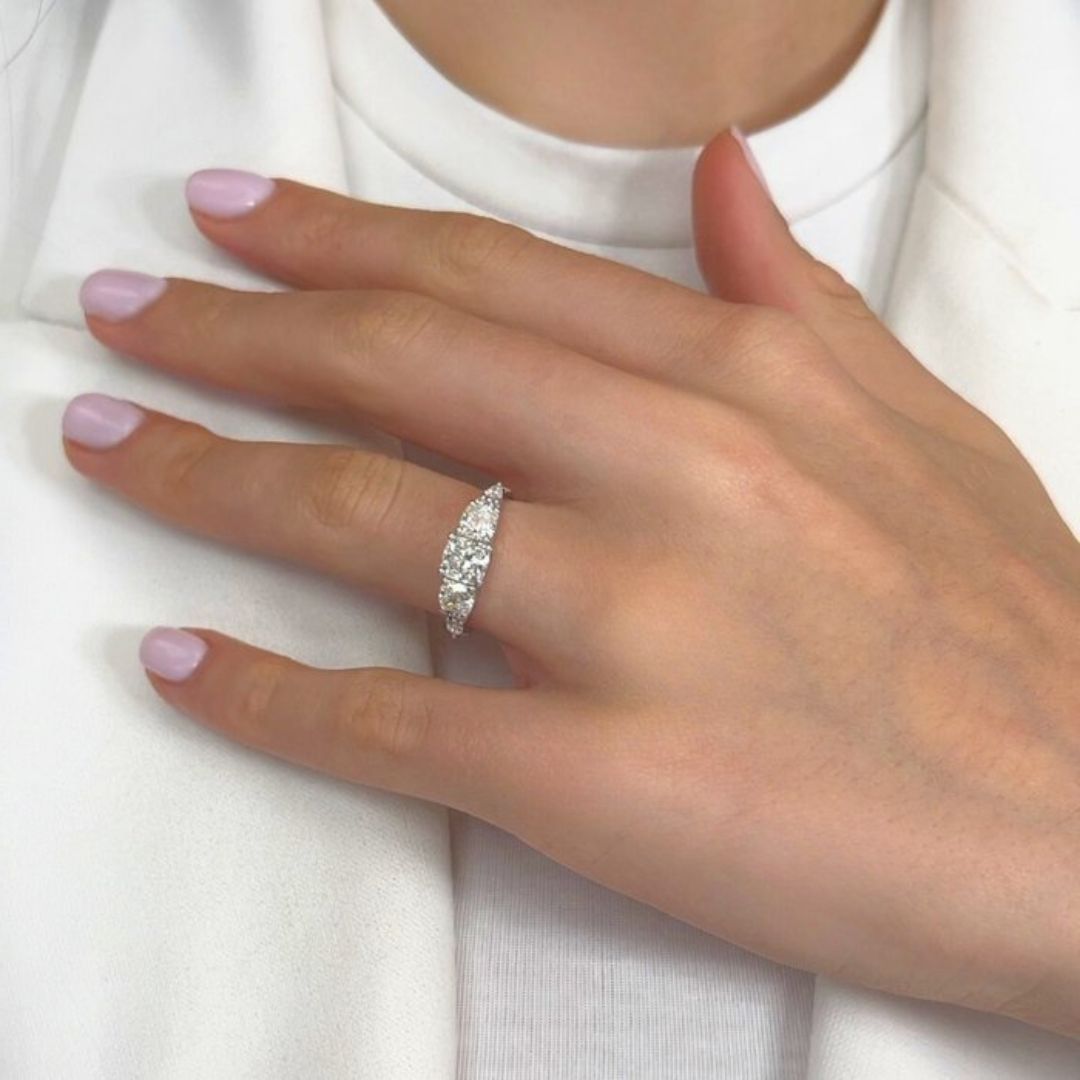 Dazzling 2.47ct Diamonds Ring in 18k White Gold - IGI Certified