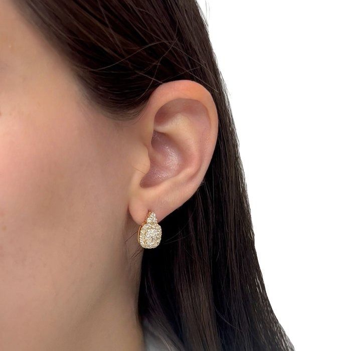 Dazzling 2.93ct Diamonds Earrings in 18k Yellow Gold - IGI Certified