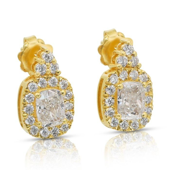 Dazzling 2.93ct Diamonds Earrings in 18k Yellow Gold - IGI Certified