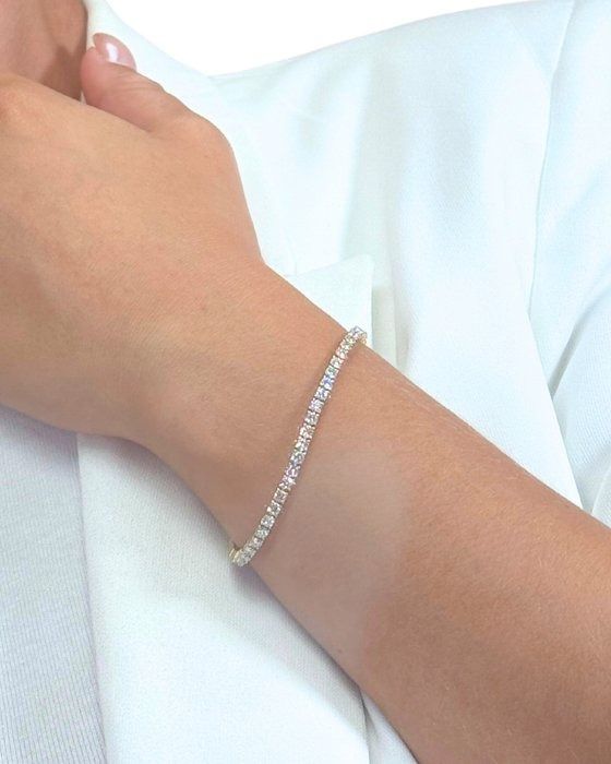 Dazzling 5.01ct Natural Diamonds Bracelet in 20k Yellow Gold - IGI Certified