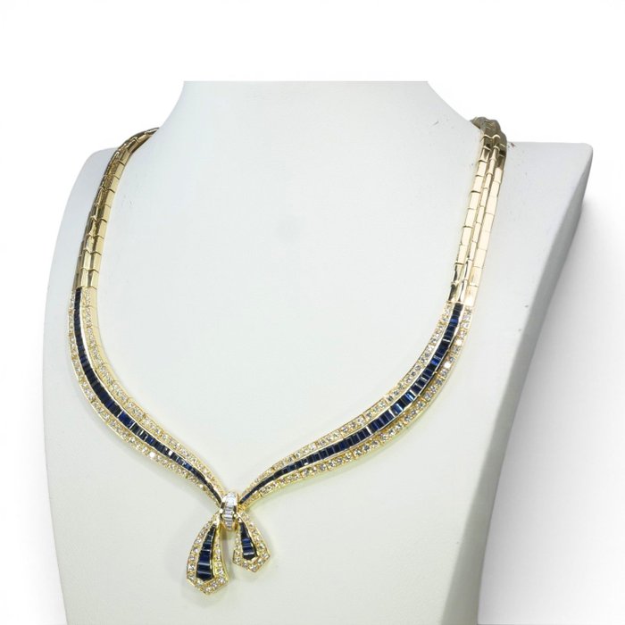 10.24 Carats IGI Certified Sapphire and Diamond 18K Yellow Gold Necklace
