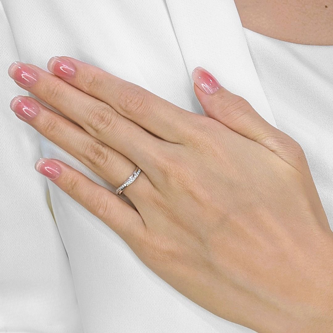 Elegant 0.11ct Natural Diamond Ring with Intricate Band Design in 18K White Gold