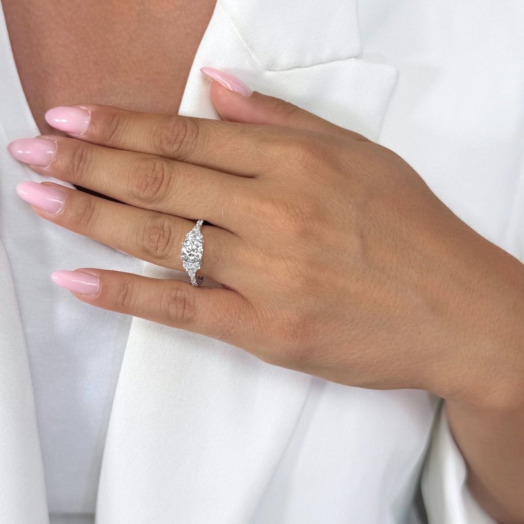 Elegant 1.48ct Diamonds Ring in 18k White Gold - IGI Certified