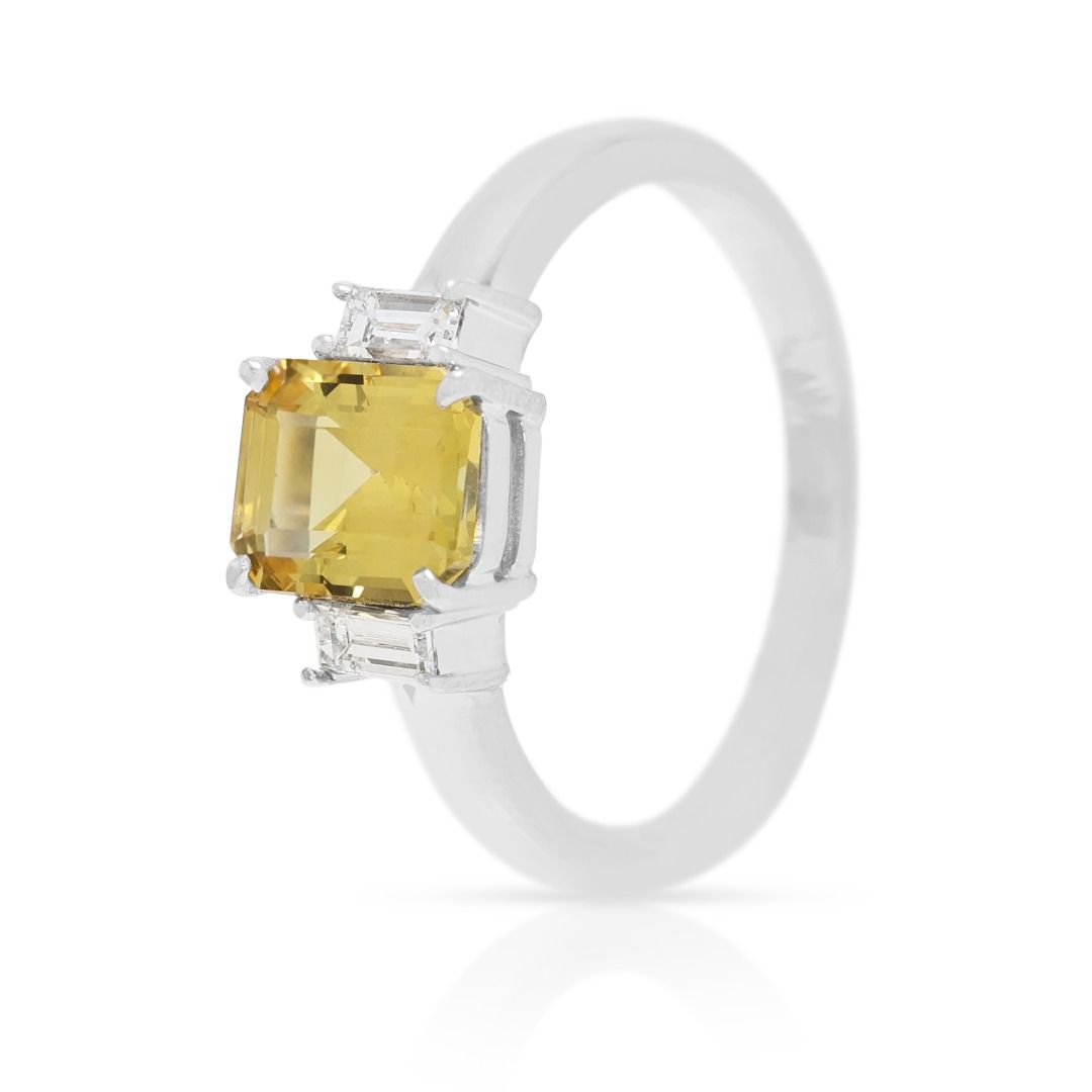 Eleganter 1,7ct Gelber Saphir mit 0,20ct Diamant Drei-Stein-Ring in 14K Weißgold – CGL-zertifiziert