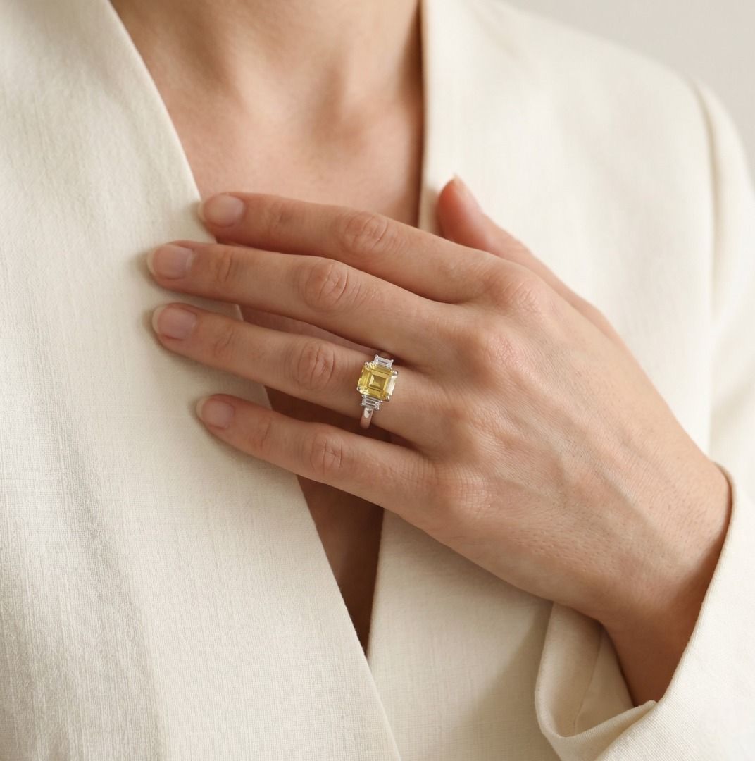 Eleganter 1,7ct Gelber Saphir mit 0,20ct Diamant Drei-Stein-Ring in 14K Weißgold – CGL-zertifiziert
