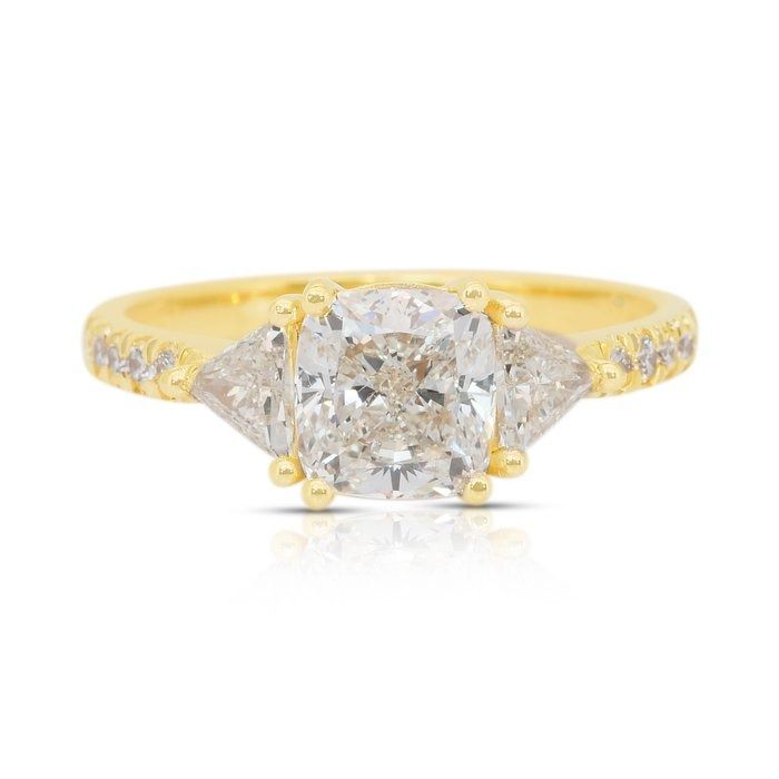 Elegant 2.57ct Diamonds 3-Stone Ring in 18k Yellow Gold - IGI Certified