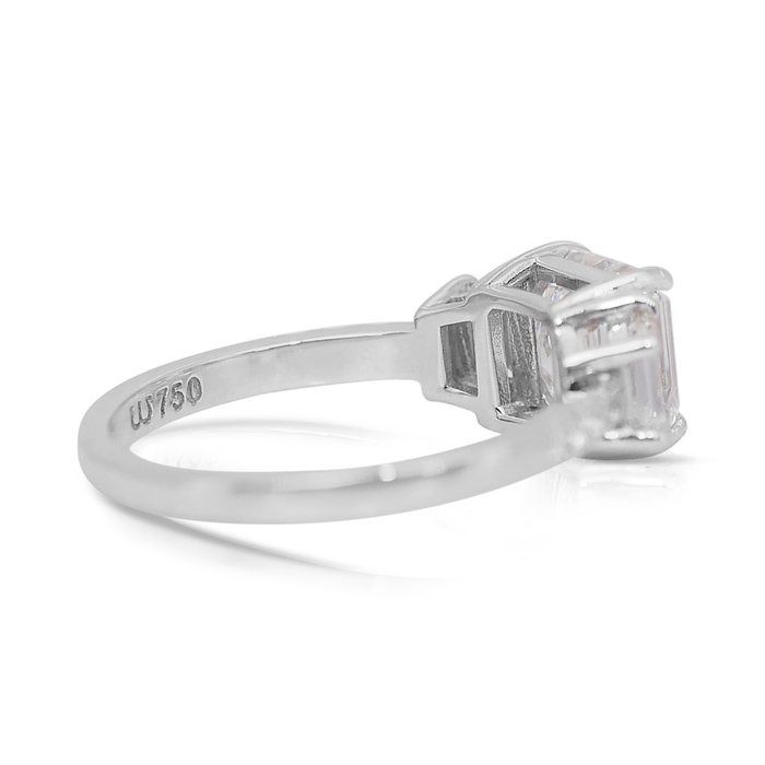 Elegant 2.63ct Diamonds 3-Stone Ring in 18k White Gold - GIA Certificate