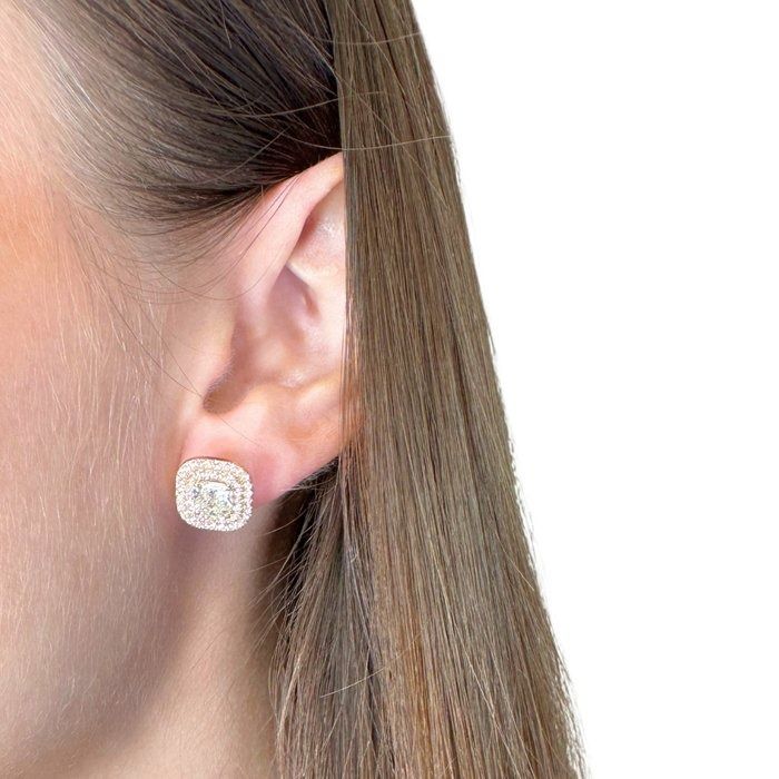 Elegant 2.67ct Diamonds Stud Earrings in 18k Rose Gold - IGI Certified