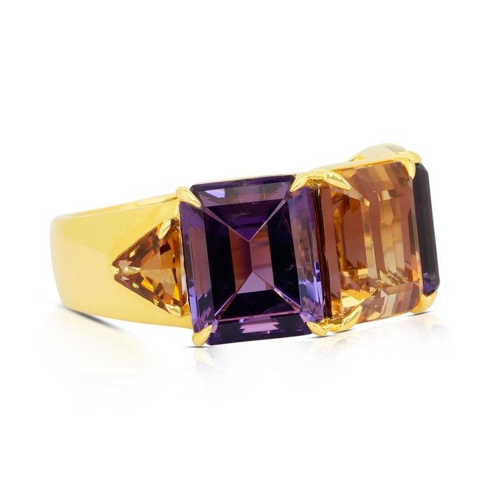Enchanting 21.02ct Citrine, Amethysts, and Quartzs Ring in 18k Yellow Gold - IGI Certified