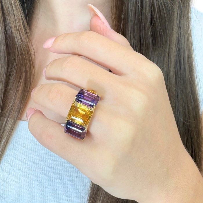 Enchanting 21.02ct Citrine, Amethysts, and Quartzs Ring in 18k Yellow Gold - IGI Certified