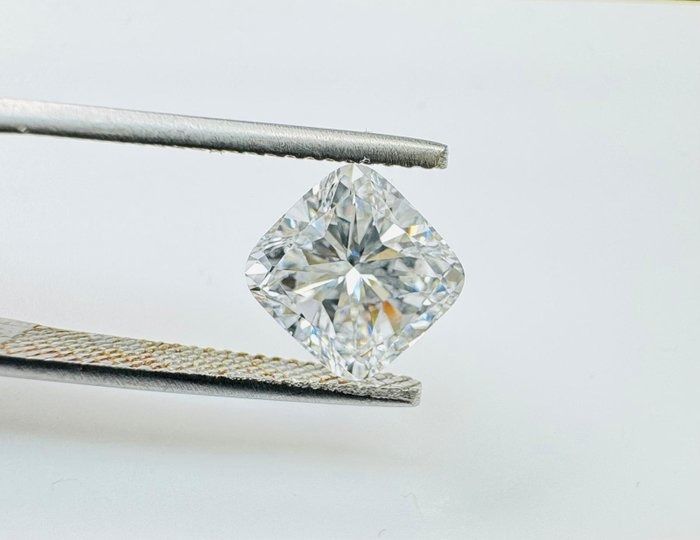 Exquisite 2.71ct Cushion-Shaped Natural Diamond - GIA Certified