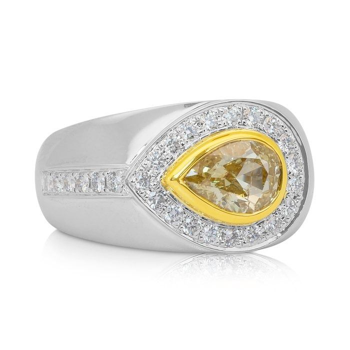 Exquisite 2.91ct Diamonds Cluster Ring in 18k White & Yellow Gold - IGI Certified