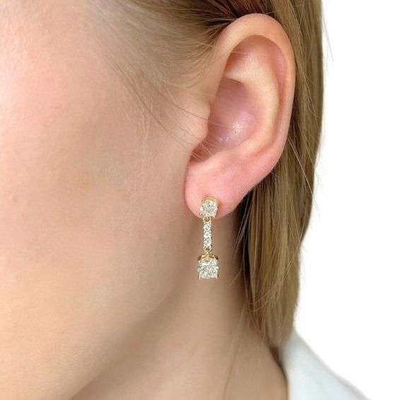 Exquisite 3.25ct Diamonds Drop Earrings in 18k Yellow Gold - IGI Certified